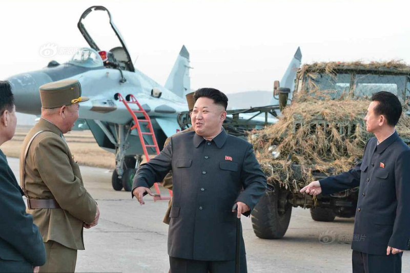 Illustration for article titled N. Korea's Dear Leader Gives MiG-29 Pilots Guidance On How To Fight